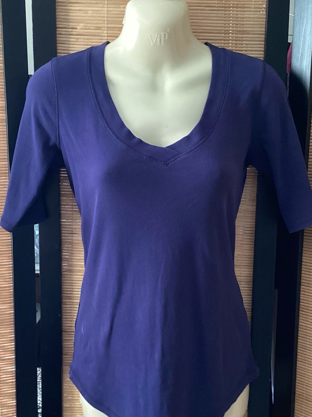 BANANA REPUBLIC stretch tee Sz S purple EUC short sleeve v-neck